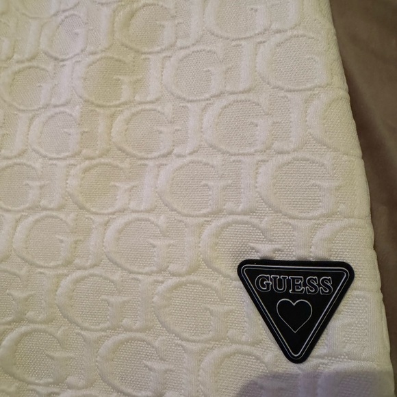 Guess mini skirt - Picture 2 of 8